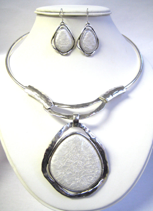 NE-112 White Medallion on Silver Collar