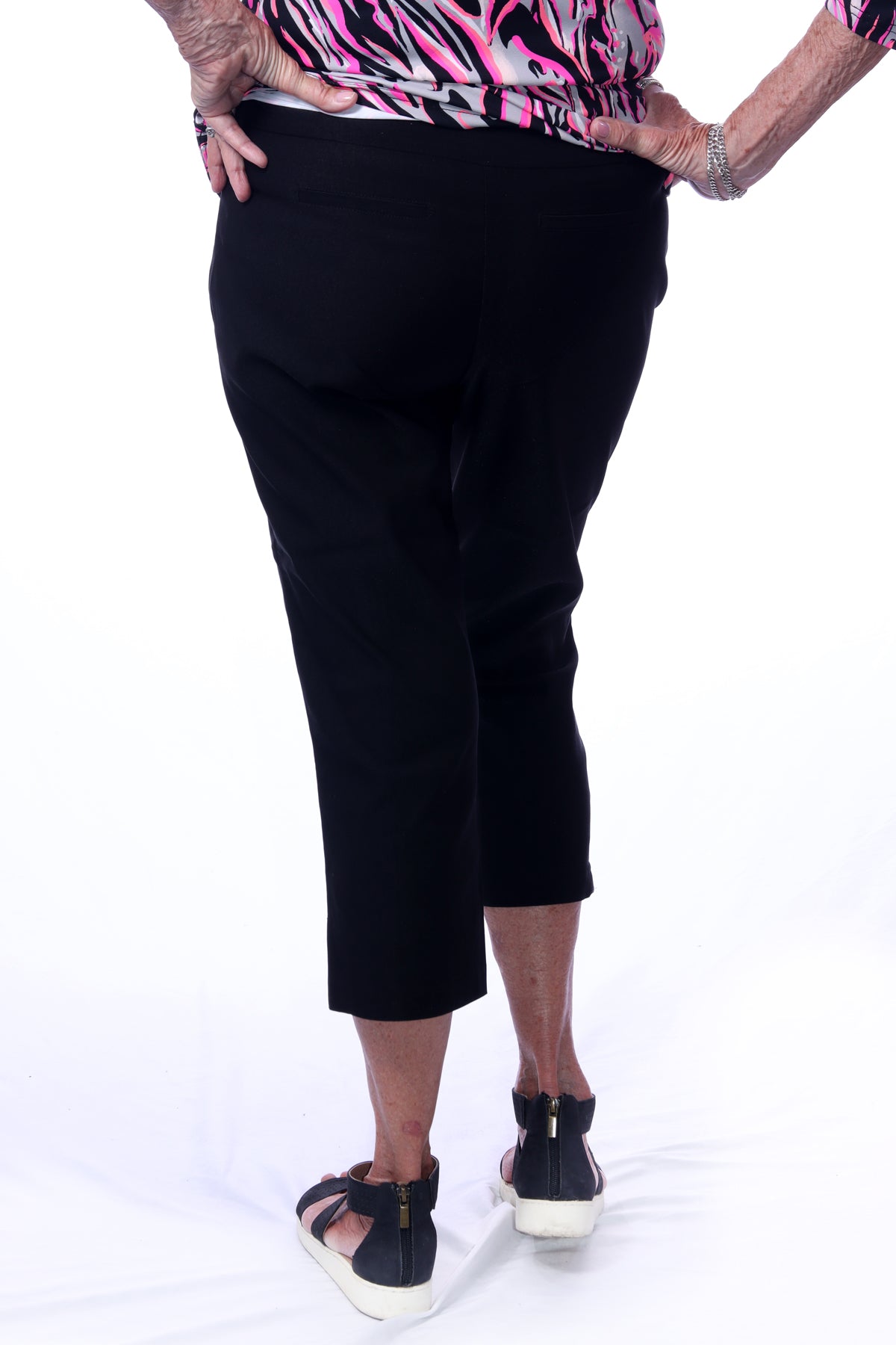 001- LuLu B Pull On Stretch Capri- Black