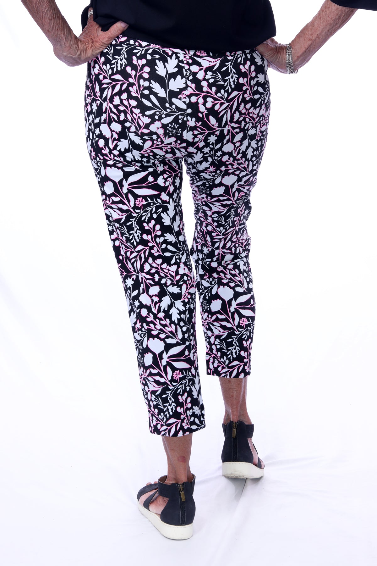 001- LuLu B Black and White Floral Print Zip Pocket Ankle Pant