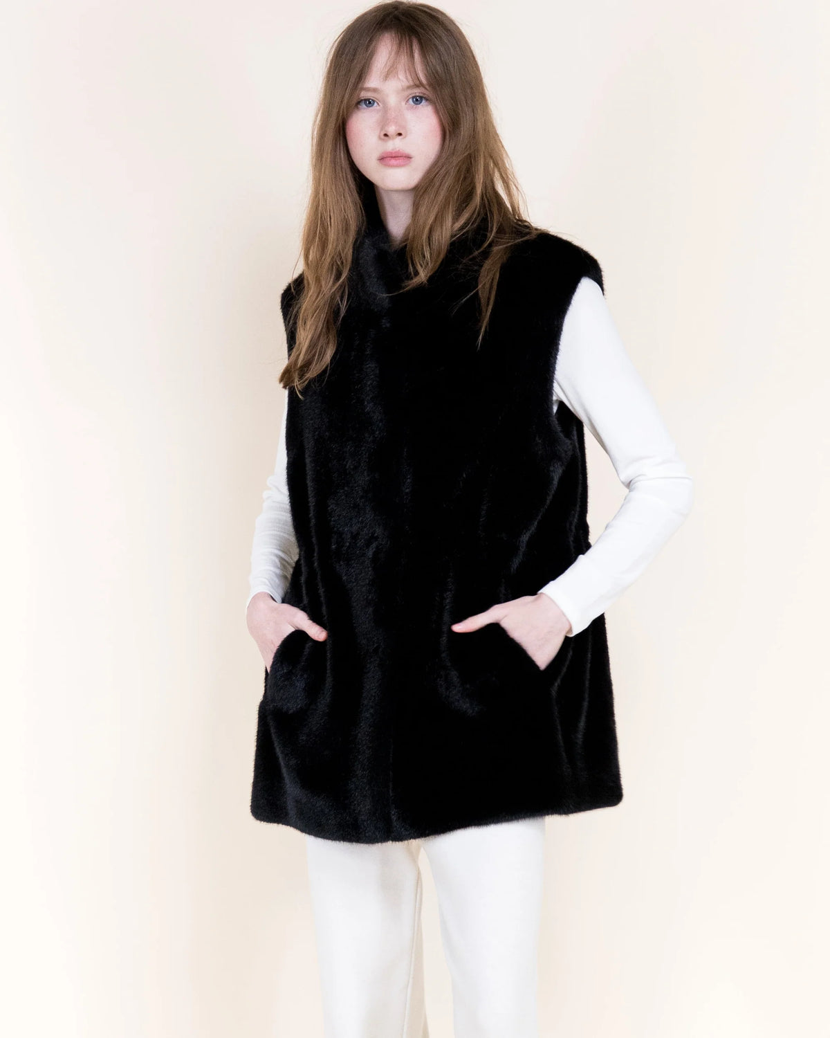 038- Very Moda Black Fur Sleeveless Vest