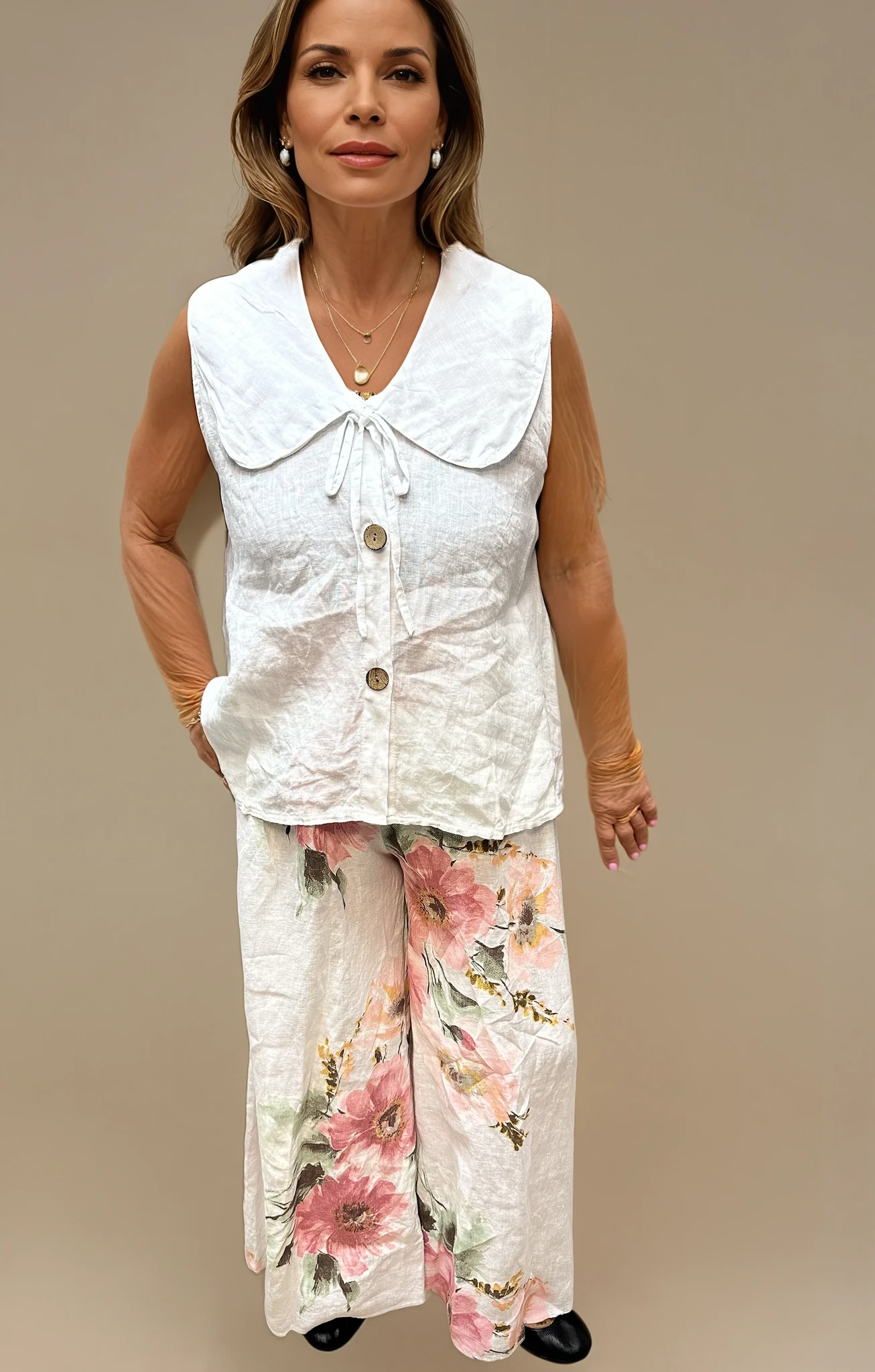 063- Bella Amore Sleeveless Big Collar Top - White