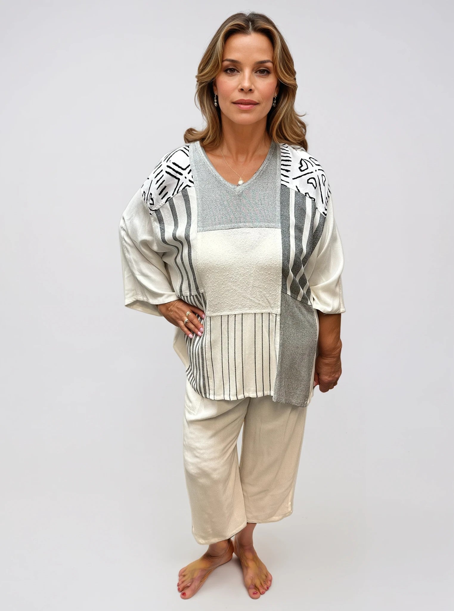 015- Dairi Mixed Fabric V-Neck Top