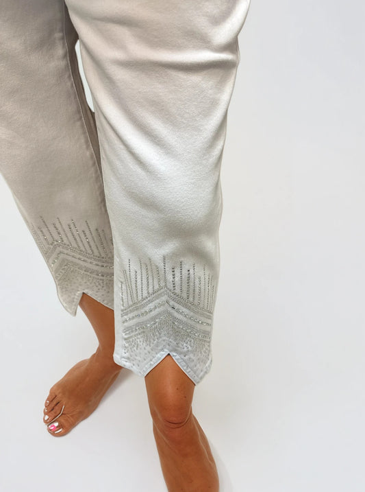011- Ethyl White Sparkle Bottom Pocketed Capri