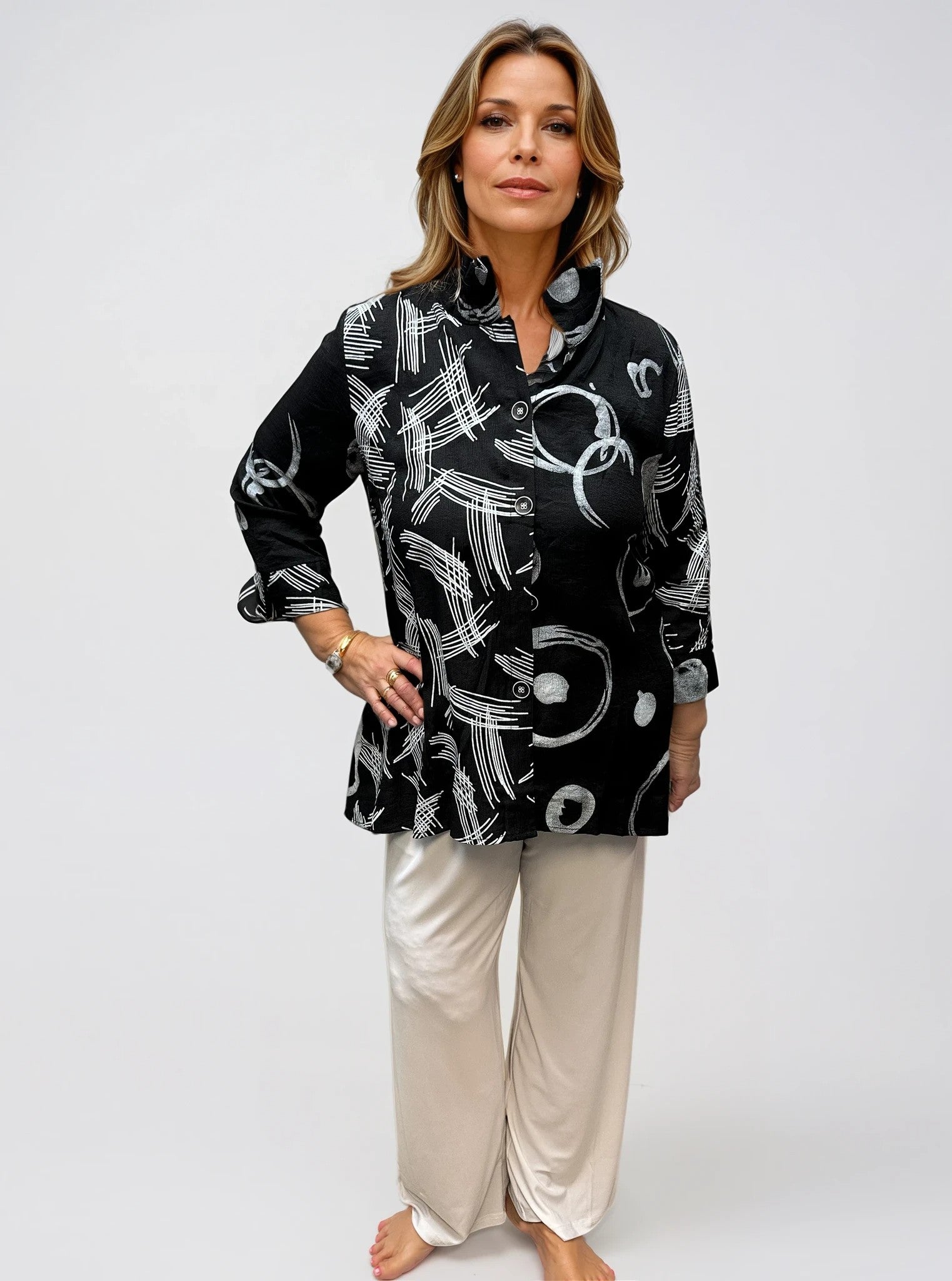 007- Creations Black and White Pattern Wire Collar Top