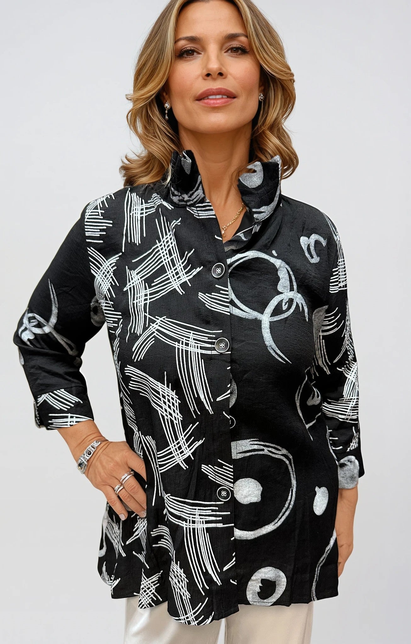 007- Creations Black and White Pattern Wire Collar Top