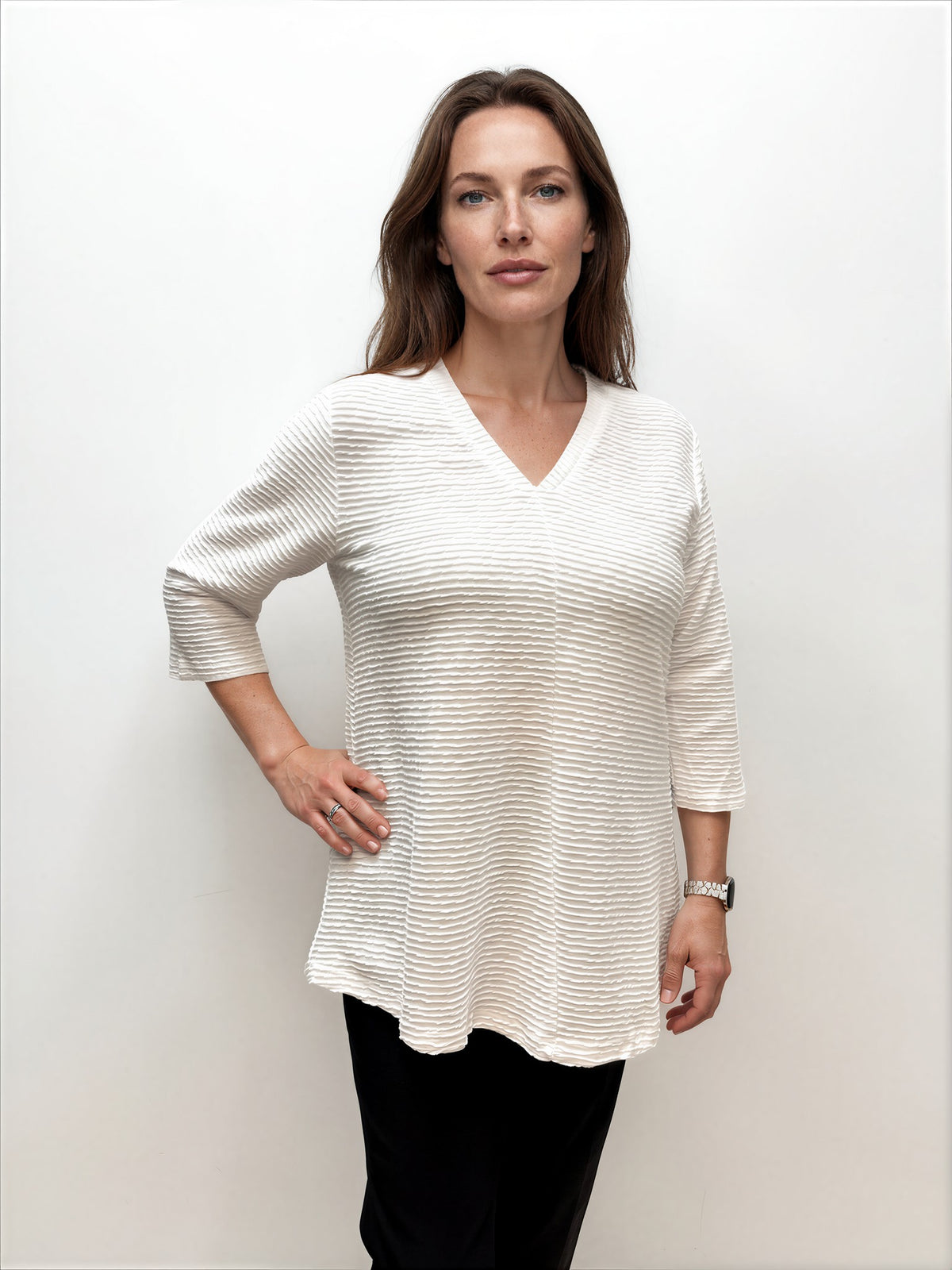 001- LuLu B Ripple "V" Neck Top - White