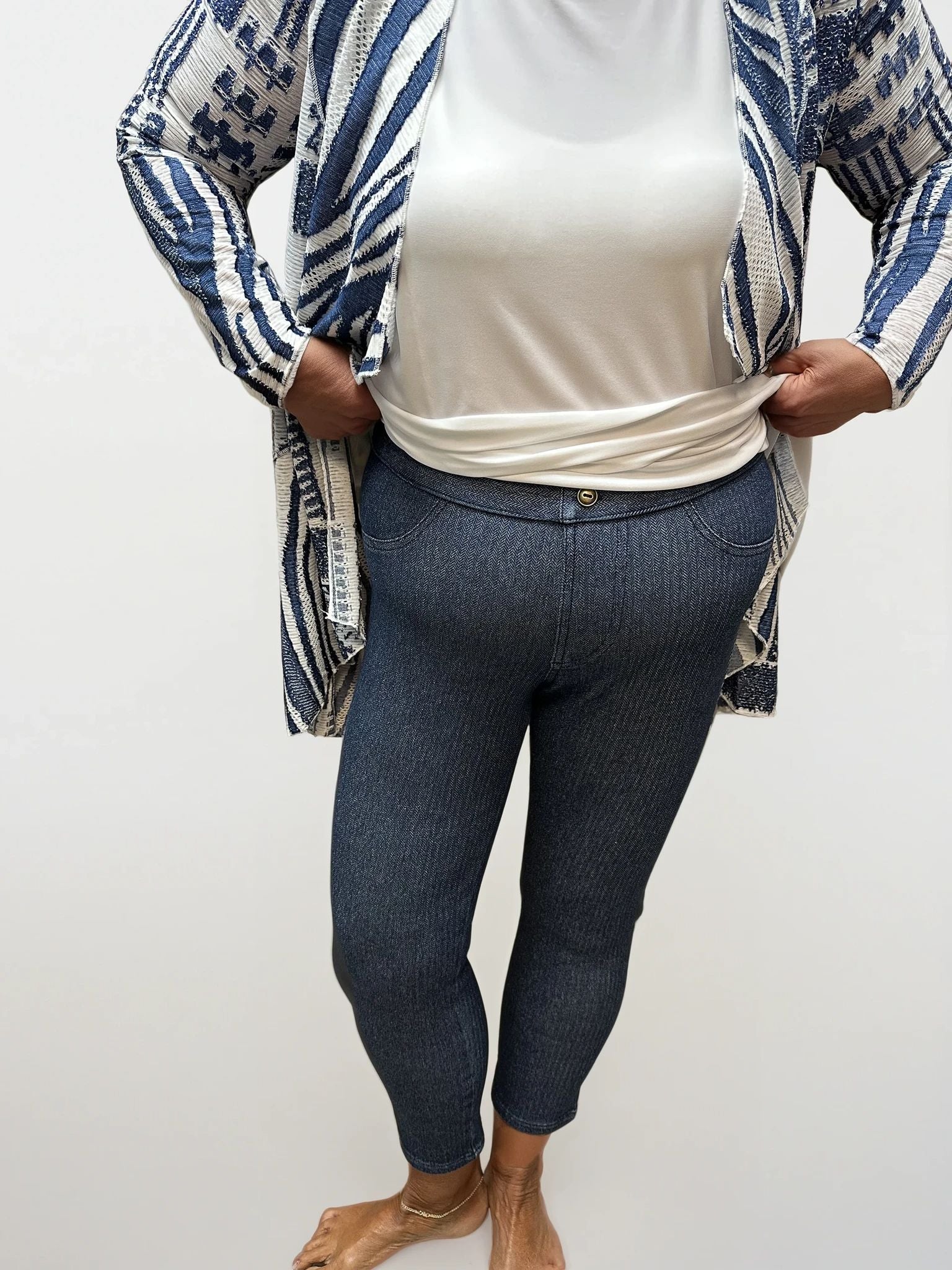 026- Focus JJ Dark Denim Stretch Capri Pants