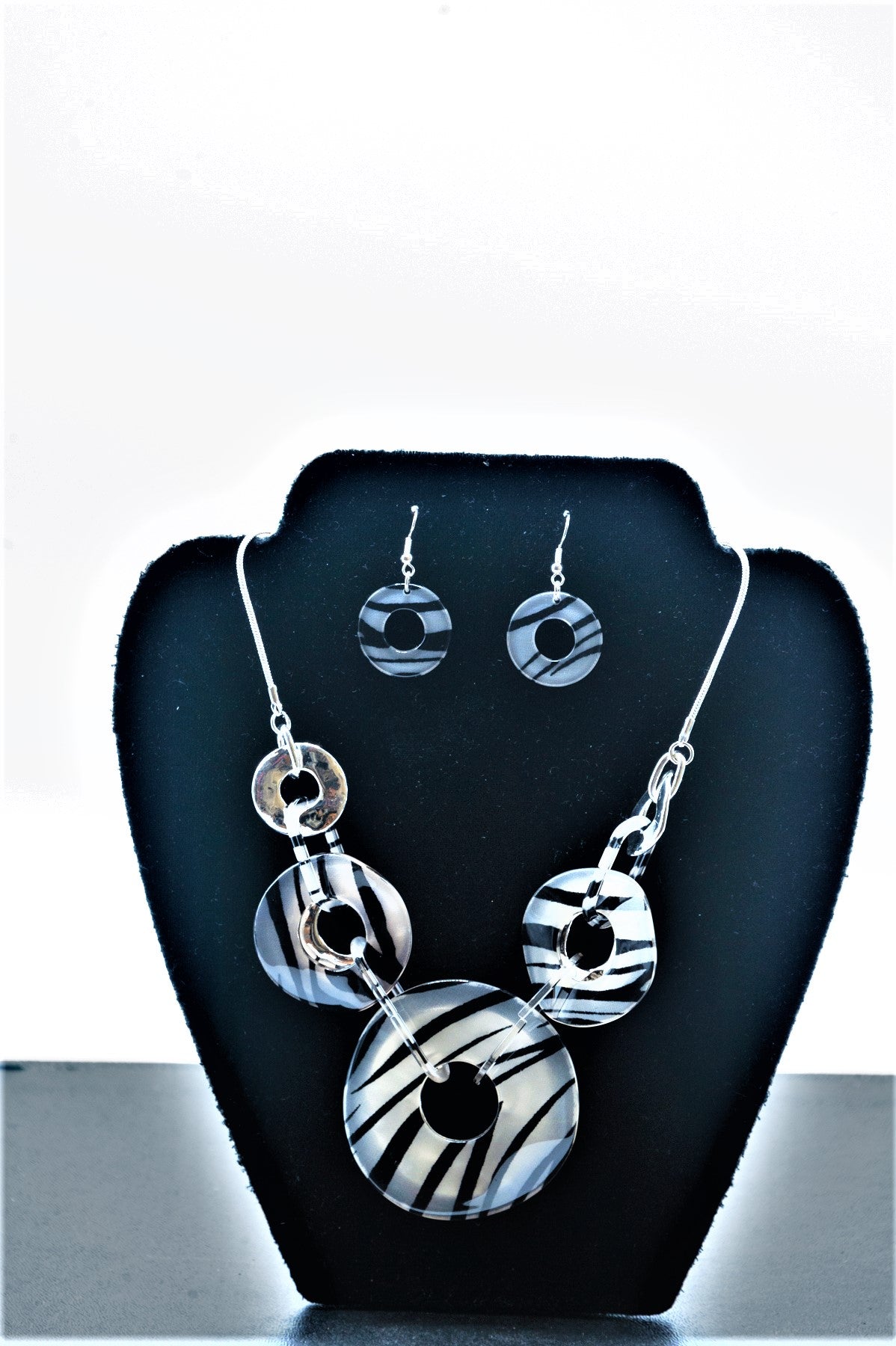 NE-307  Zebra and Silver Rings Necklace Set