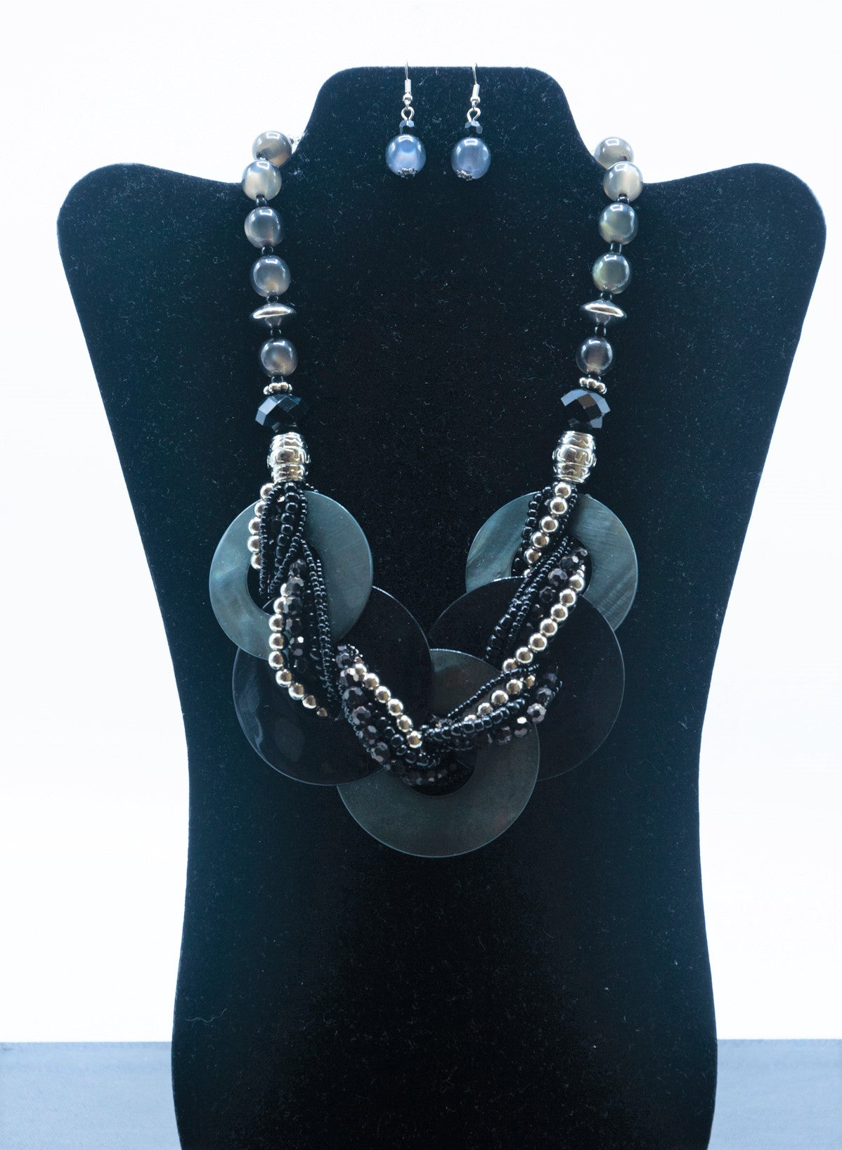 NE- 328 Black Shell Donuts with Silver Necklace Sets