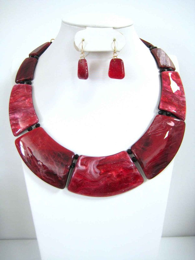 NE-046  Wide Collar in Shades of Red