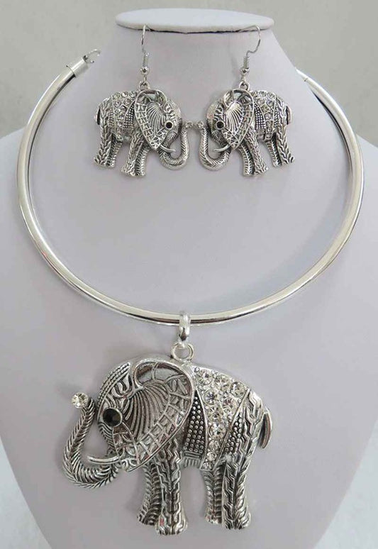 NE-047  Silver Bling Happy Elephant Necklace Set