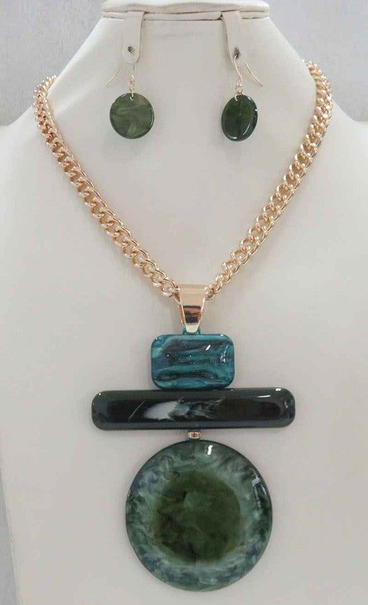 NE-080   Green and Black Medallion on Gold