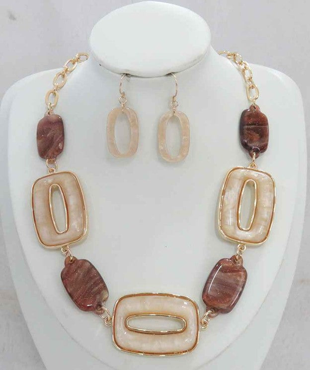 NE-083  Beige and Brown Open Links in Gold