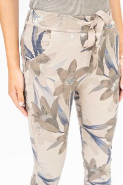 075- Look Mode White Stretch Pants with Grey and Blue Lillies