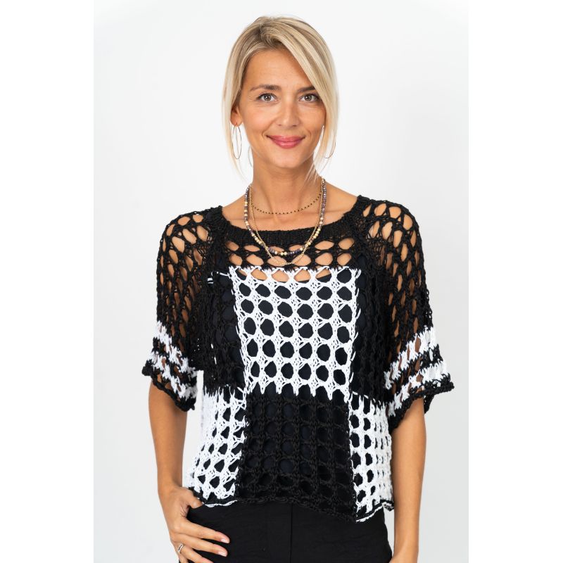 075- Look Mode Black and White Squares Sweater