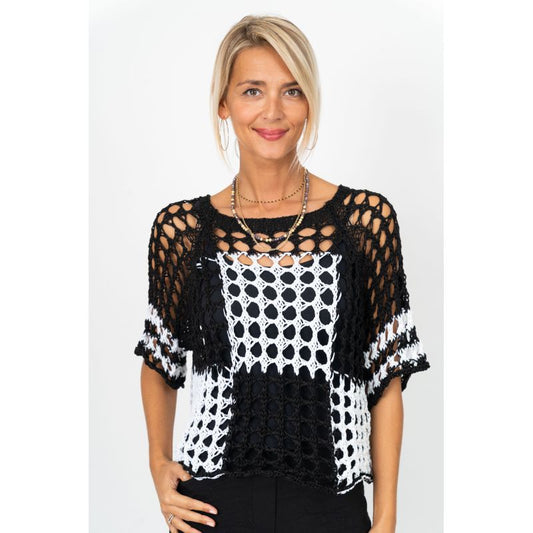 075- Look Mode Black and White Squares Sweater