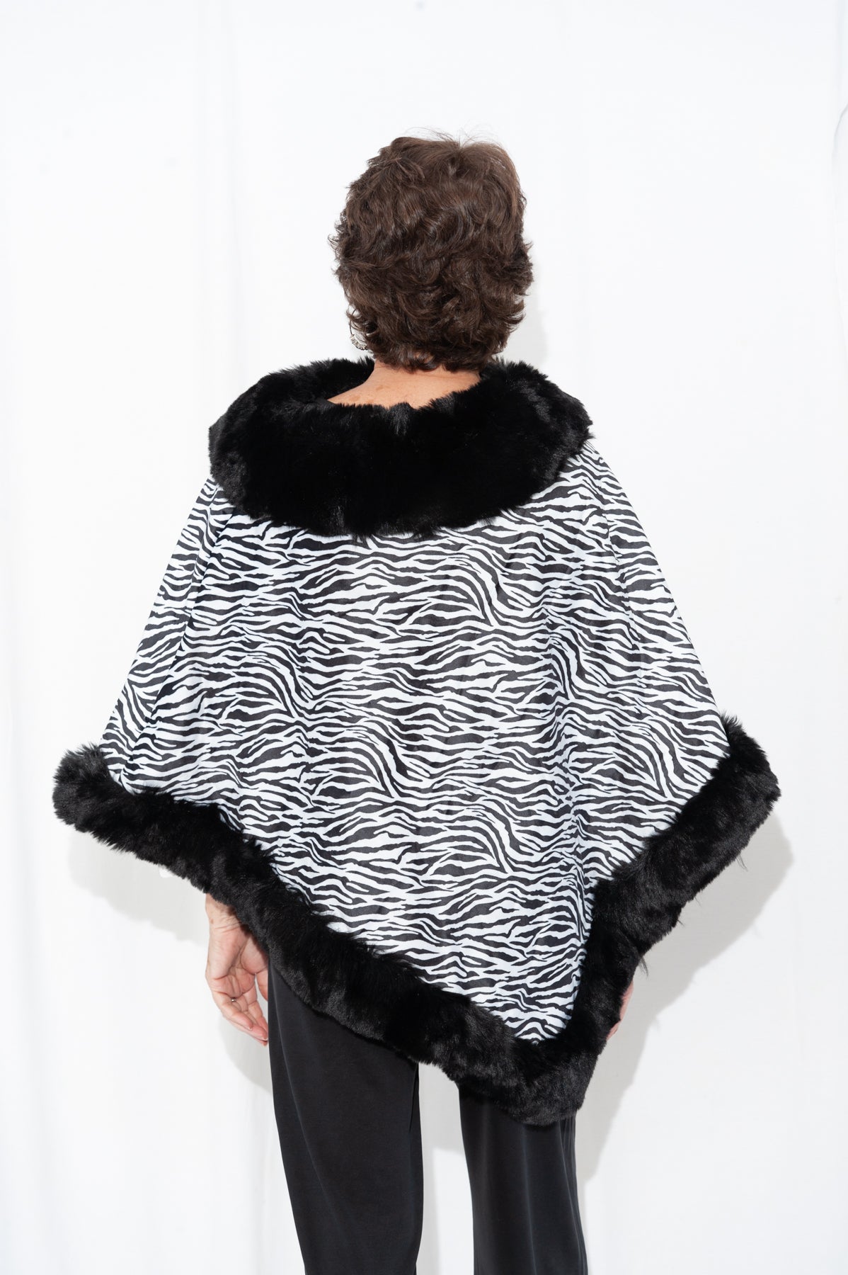 Knop bundt venskab 038- Very Moda Zebra Fur Trimmed Reversible Poncho – A'Tu Jewelry and  Clothing