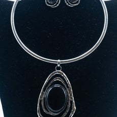 NE-296  Silver Collar with Black Oval Pendant