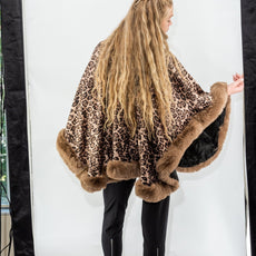 038- Very Moda Leopard Fur Trimmed Reversible Cape