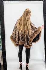 038- Very Moda Leopard Fur Trimmed Reversible Cape