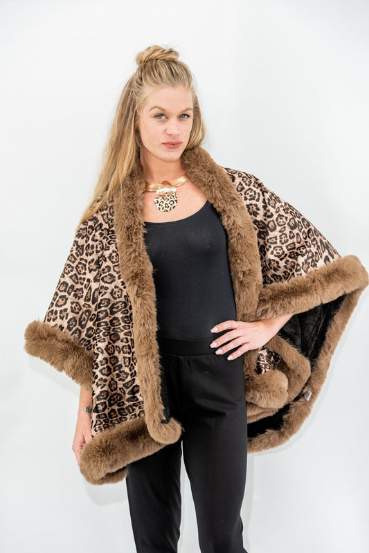 038- Very Moda Leopard Fur Trimmed Reversible Cape