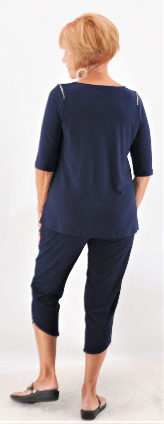 037- Vecceli Navy Zipper Cuff Capri