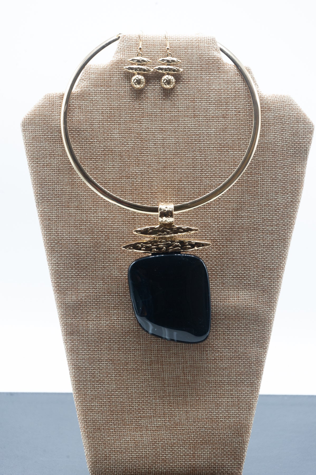 NE-322 Large Black Medallion on Gold Collar